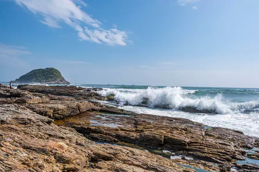 黑排角是盐洲岛的 “网红打卡点”