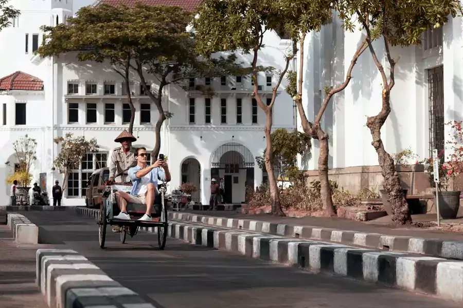 TUNJUNGAN 街 TUNJUNGAN 街