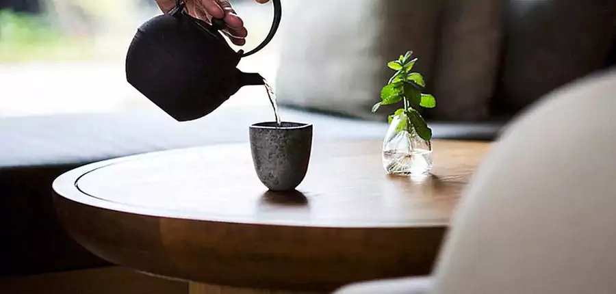 跟着当地花艺师学日式插花