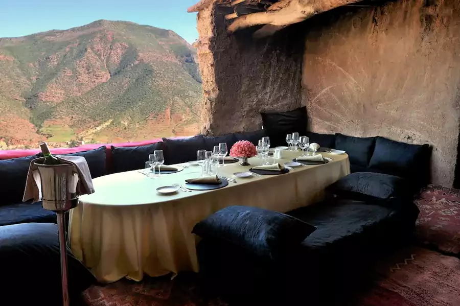 看夕阳把玫瑰色建筑染成金红,惬意得让人不想离开 看夕阳把玫瑰色建筑染成金红,惬意得让人不想离开