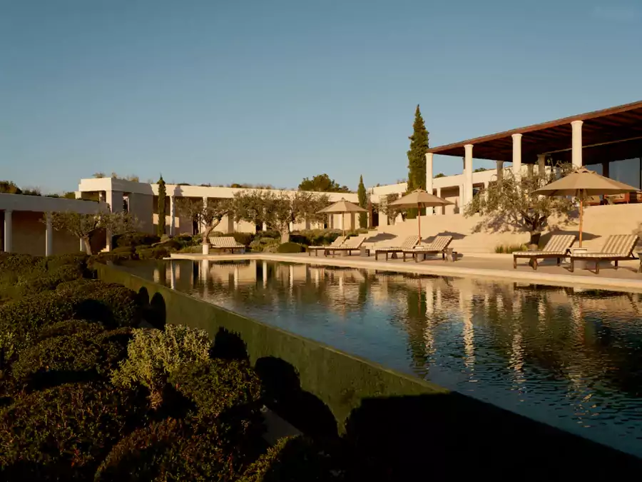 没有密集的楼宇,只有一座座空中楼阁藏在绿意里 没有密集的楼宇,只有一座座空中楼阁藏在绿意里