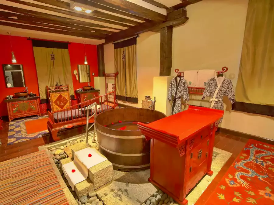 楼下是洗手间与盥洗室 楼下是洗手间与盥洗室