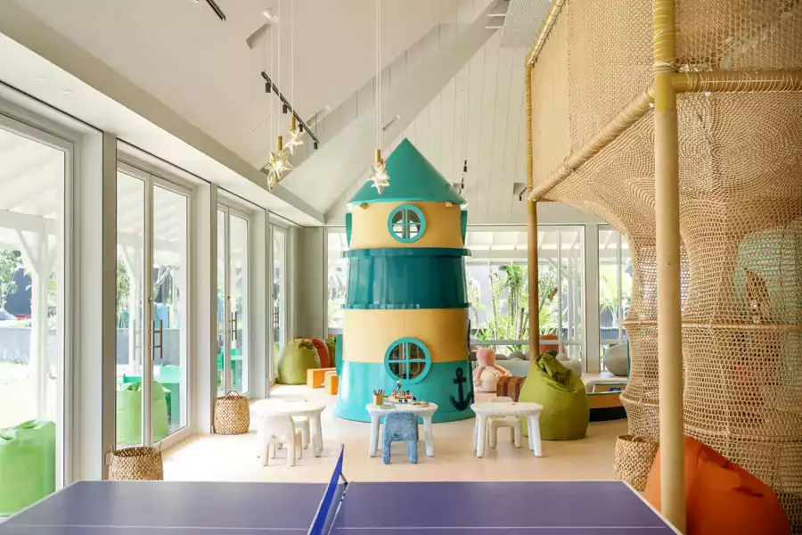 带孩子的家庭也无需担心，Le Carrousel 儿童俱乐部有各种海岛小游戏