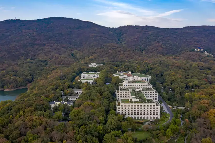 距天下第一梅山梅花山仅 450 米 距天下第一梅山梅花山仅 450 米