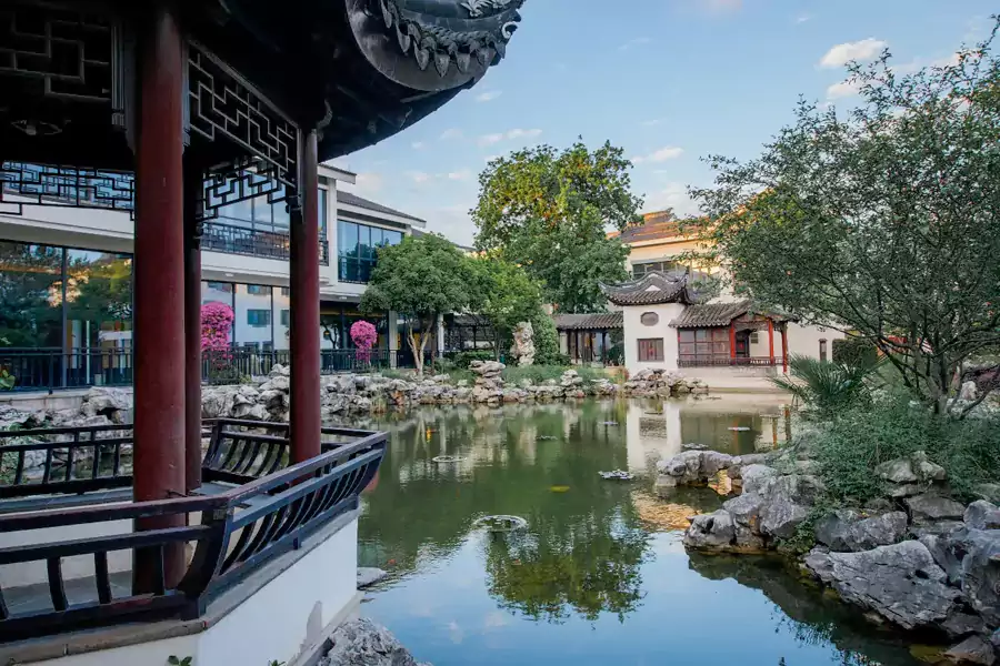 白天适合在园子里瞎逛 白天适合在园子里瞎逛