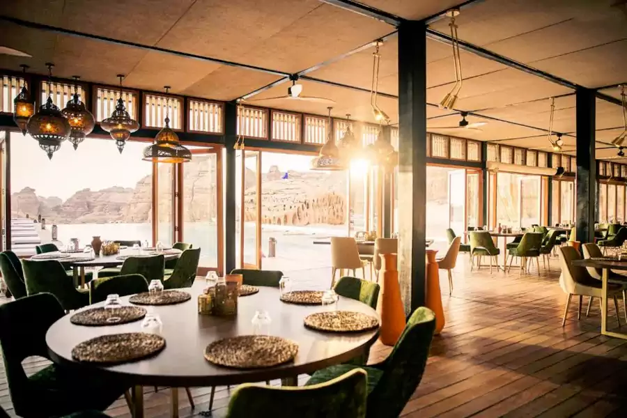 酒店的 Tama 餐厅藏在峡谷凹处 酒店的 Tama 餐厅藏在峡谷凹处