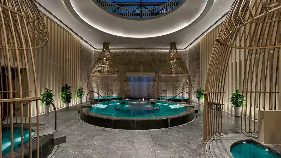 室内温泉池温暖舒适