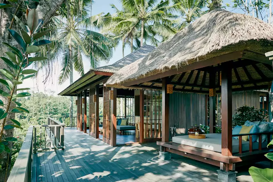 工作人员会引你到茅草搭建的休憩区 工作人员会引你到茅草搭建的休憩区