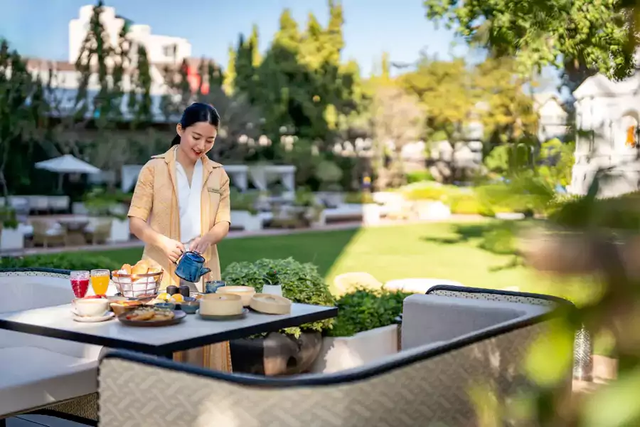 户外湖边据点，能与爱人在山景中享野餐式早餐
