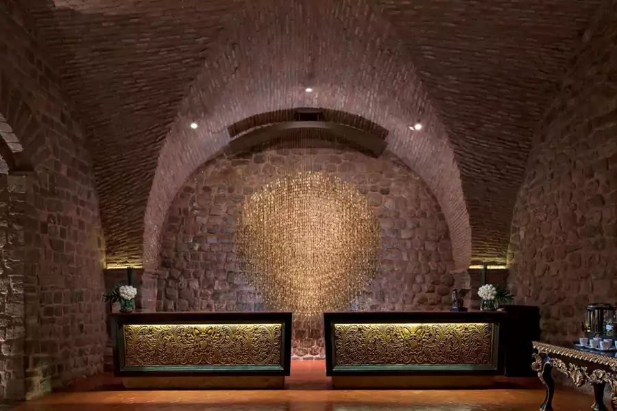 76500 颗施华洛世奇水晶拼接成印加人最崇敬的太阳神图腾 76500 颗施华洛世奇水晶拼接成印加人最崇敬的太阳神图腾