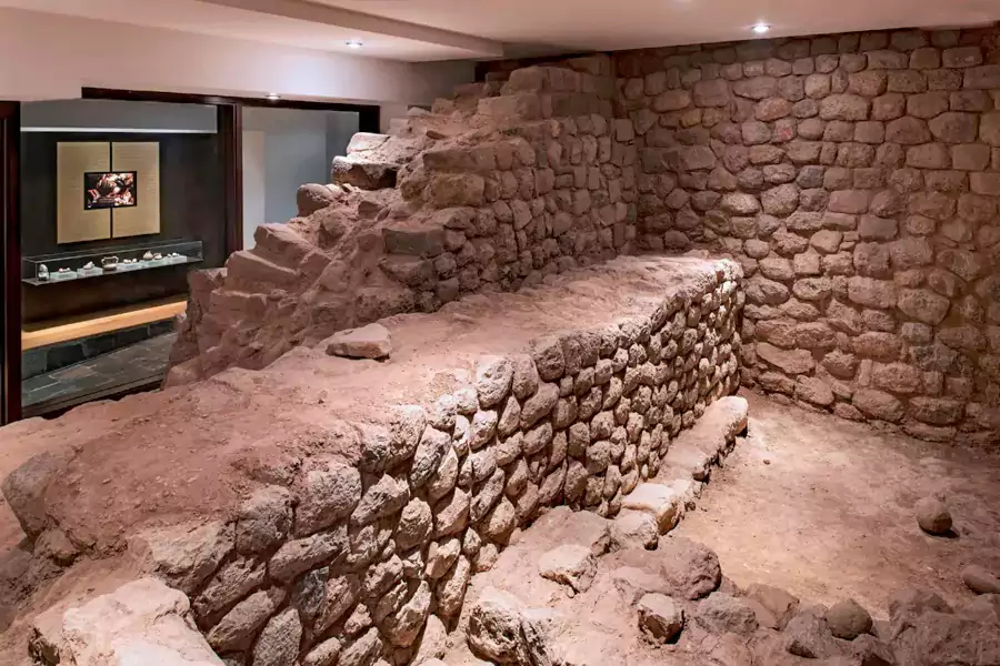 酒店地下一层保存着印加时期的石墙遗迹 酒店地下一层保存着印加时期的石墙遗迹