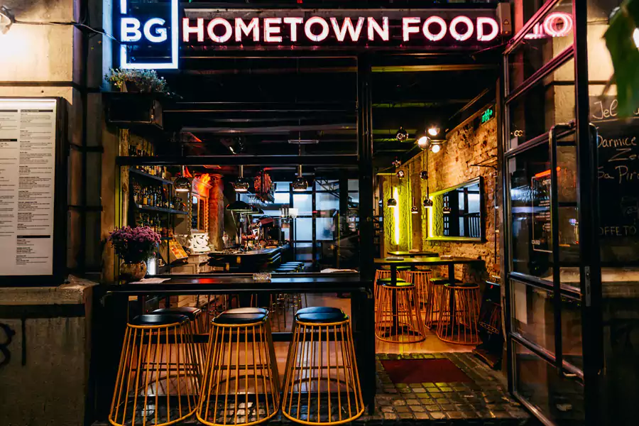 街道上随处可见露天咖啡馆 街道上随处可见露天咖啡馆