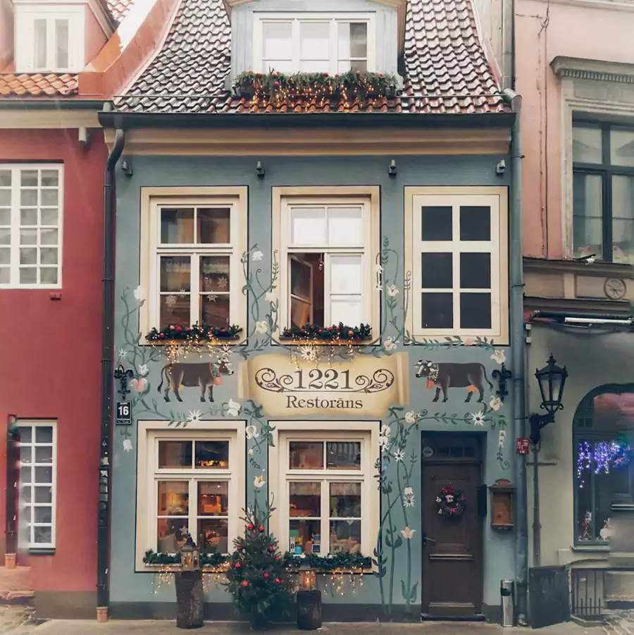 既有中世纪的厚重历史，又有新艺术主义的浪漫灵动