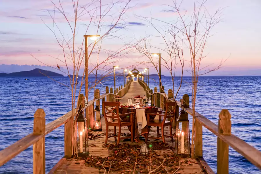 餐厅旁的栈桥 餐厅旁的栈桥