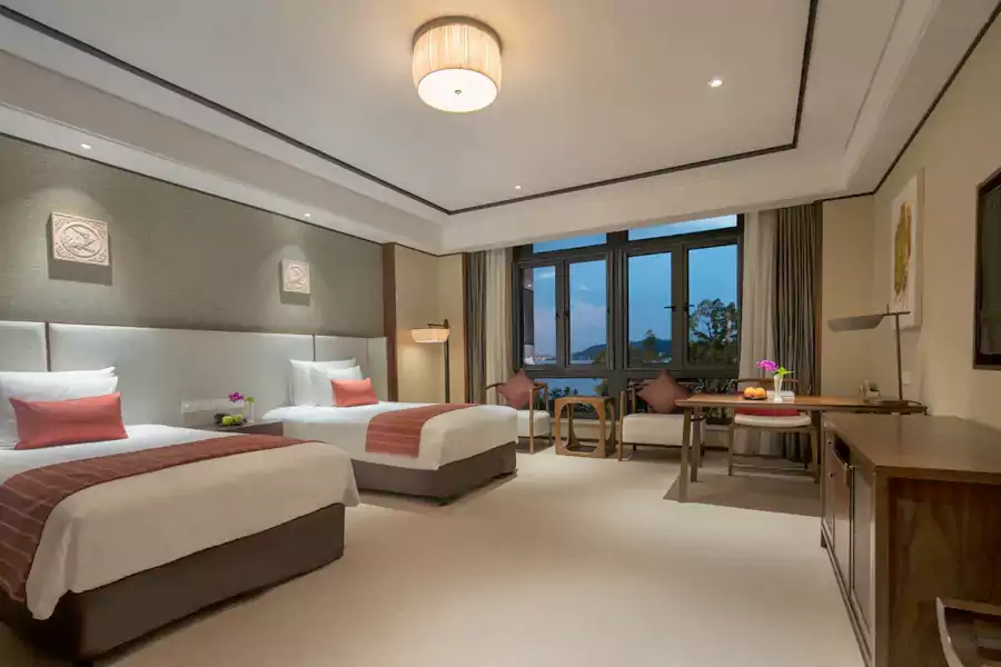 161 间客房分园景和湖景两种 161 间客房分园景和湖景两种