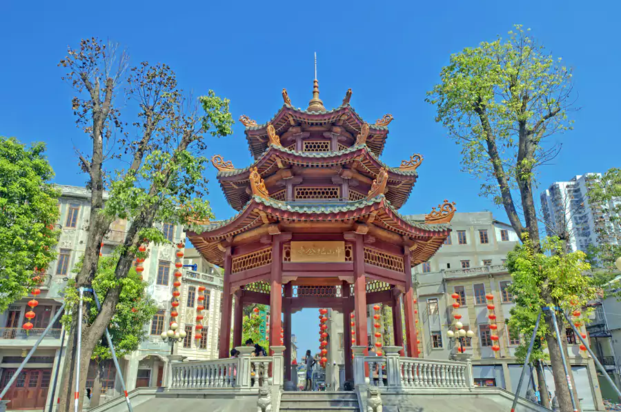 红色中山纪念亭