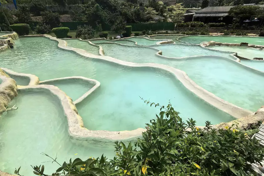 十万大山布透温泉