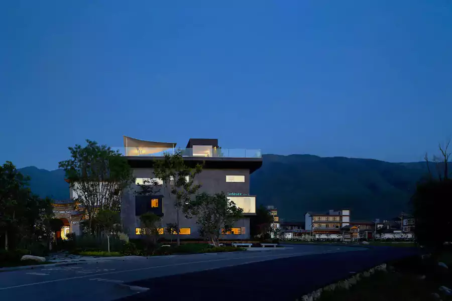 在四层屋顶就能等一场苍山日出