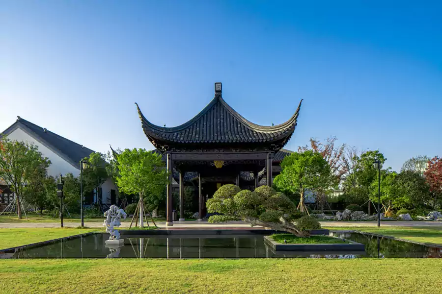 园内建筑全由江南著名的「香山帮」匠人打造 园内建筑全由江南著名的「香山帮」匠人打造