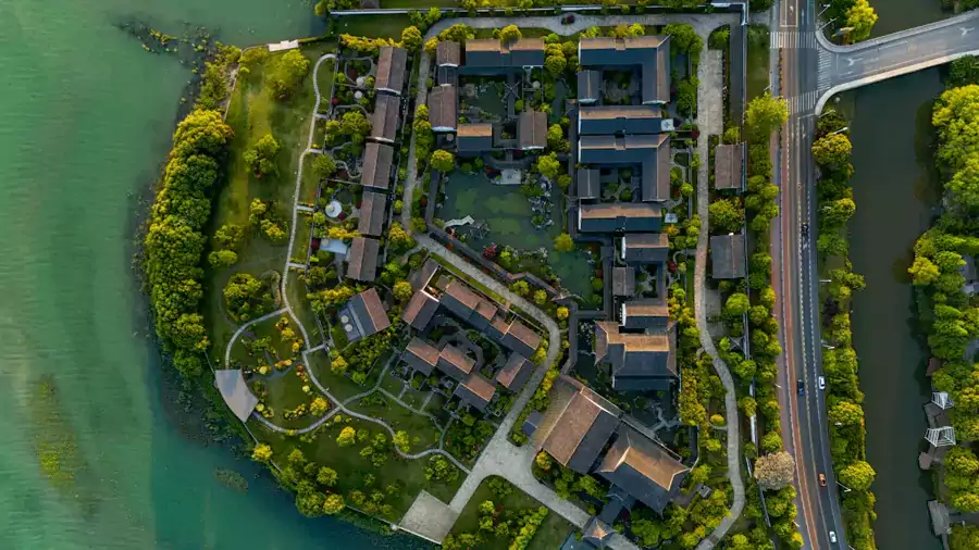 把太湖的辽阔、园林的雅致、非遗的厚重、苏式的慢生活,都酿成了一段可触摸的时光 把太湖的辽阔、园林的雅致、非遗的厚重、苏式的慢生活,都酿成了一段可触摸的时光