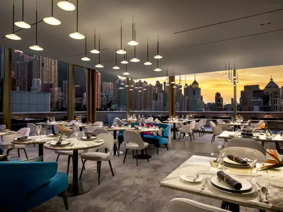 楼顶的环形露台西餐厅与酒吧是绝佳选择 楼顶的环形露台西餐厅与酒吧是绝佳选择