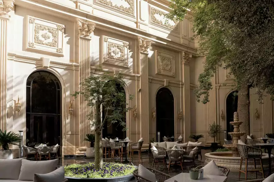 把沙漠城市里罕见的绿洲意境拉满了 把沙漠城市里罕见的绿洲意境拉满了