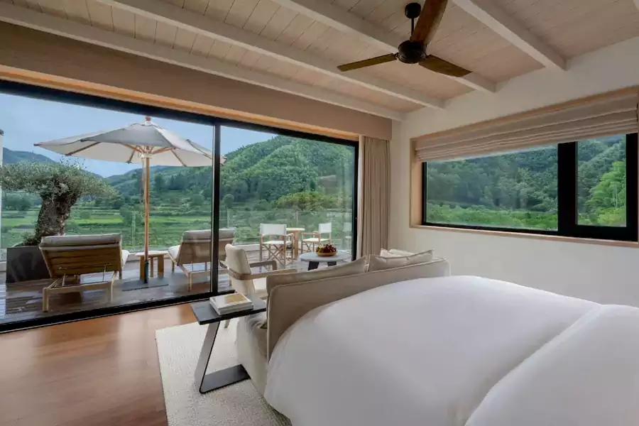 基础的山景大床房就有 50㎡起 基础的山景大床房就有 50㎡起