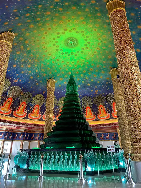 这里藏着一座翡翠琉璃佛塔 这里藏着一座翡翠琉璃佛塔