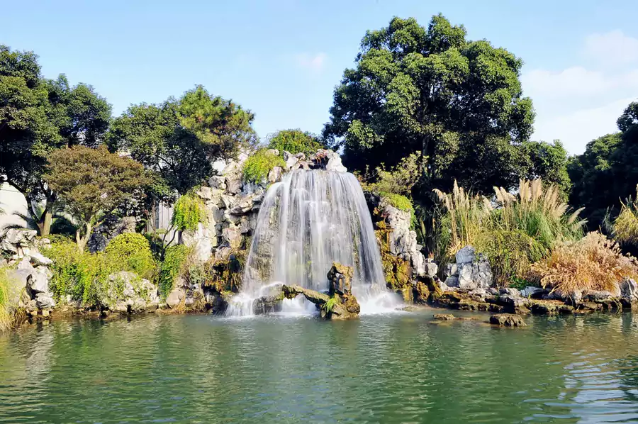 没有景区的拥挤喧闹,只有风吹树叶的沙沙声 没有景区的拥挤喧闹,只有风吹树叶的沙沙声