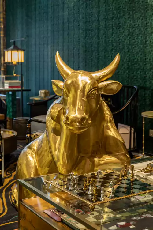 仿罗丹思想者打造的思想牛 仿罗丹思想者打造的思想牛