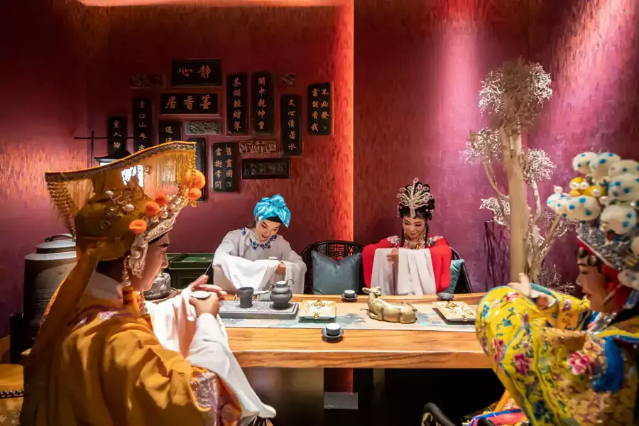 傍晚时分,御膳乐府的戏剧晚宴开始了 傍晚时分,御膳乐府的戏剧晚宴开始了