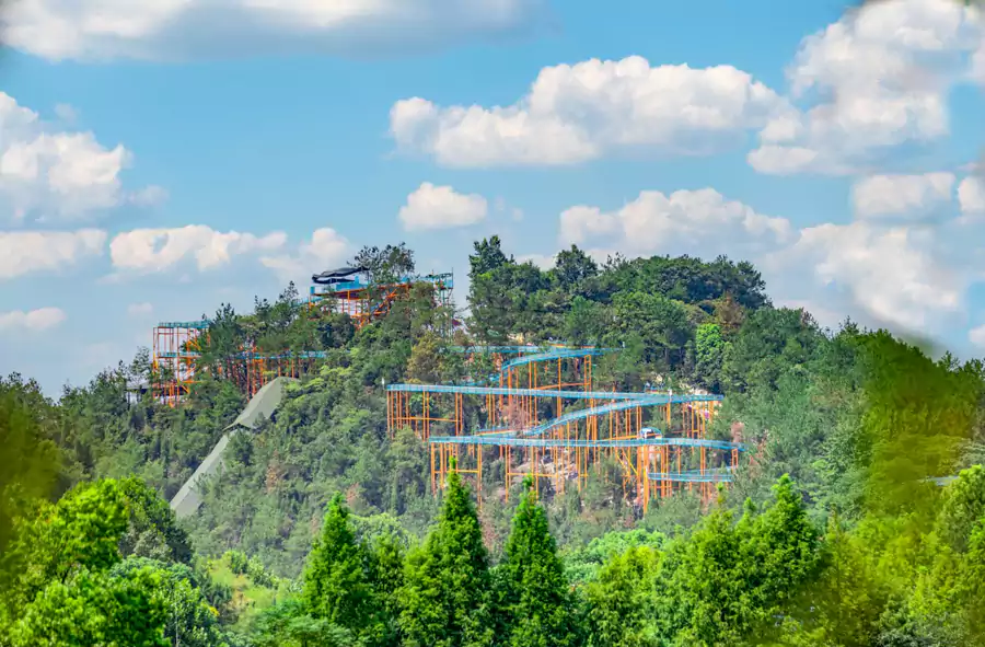 把「植物园 + 动物世界 + 游乐园 + 文化区」揉成了一体 把「植物园 + 动物世界 + 游乐园 + 文化区」揉成了一体