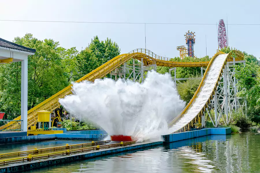 1600 多米的雨林穿越漂 1600 多米的雨林穿越漂