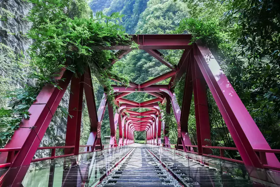 漆红的复古小桥 漆红的复古小桥