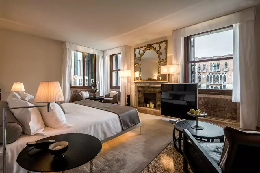 89㎡ 的大运河景斯坦扎宫殿房是极致享受的代表