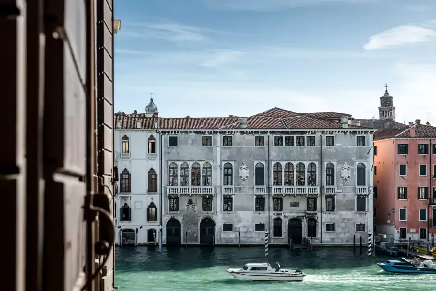 推开长窗便能看见贡多拉从运河缓缓划过