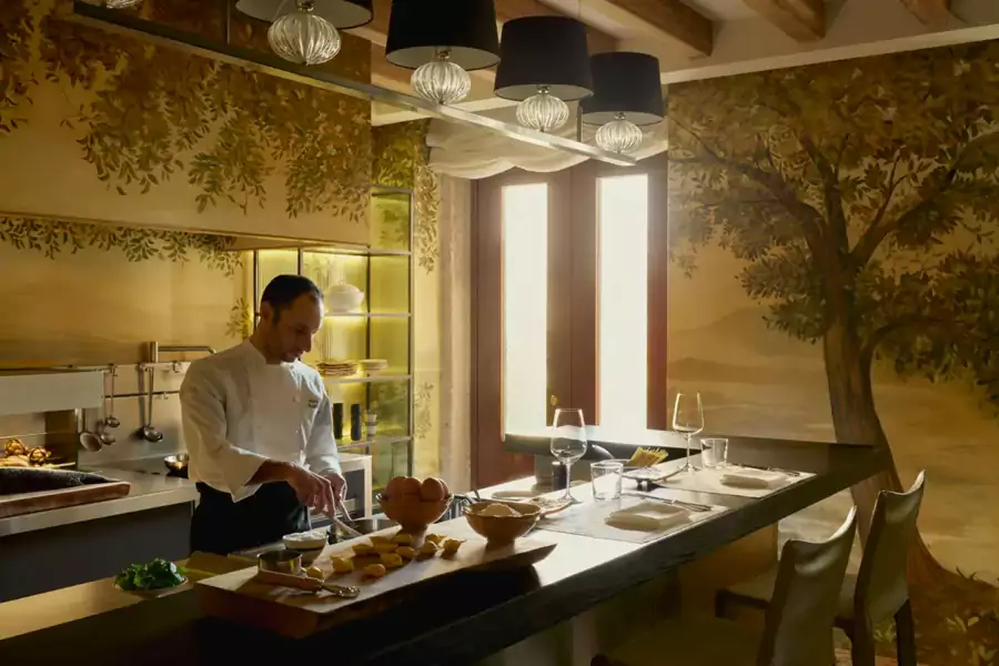 安缦的餐饮，是一场被艺术环绕的味觉旅行