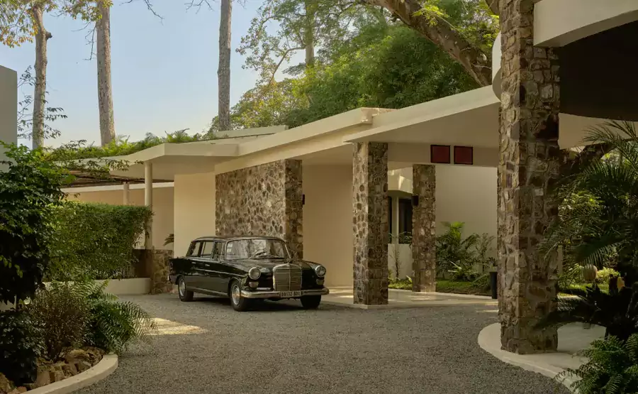 酒店专属的古董奔驰 酒店专属的古董奔驰