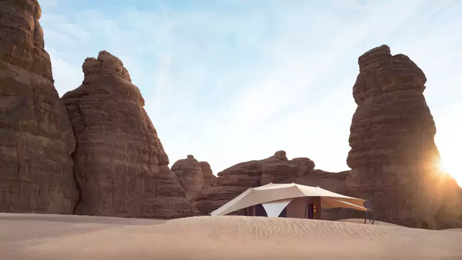 一座座沙丘正微微鼓起 —— 那就是悦榕庄的帐篷别墅