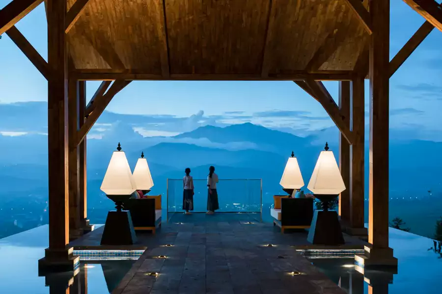 最惊艳的是那凌空延伸的玻璃露台 最惊艳的是那凌空延伸的玻璃露台