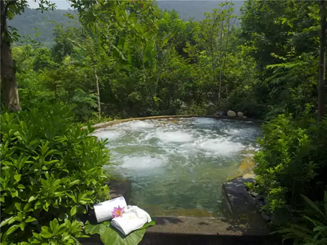 这里的温泉有着穿越千年的底蕴