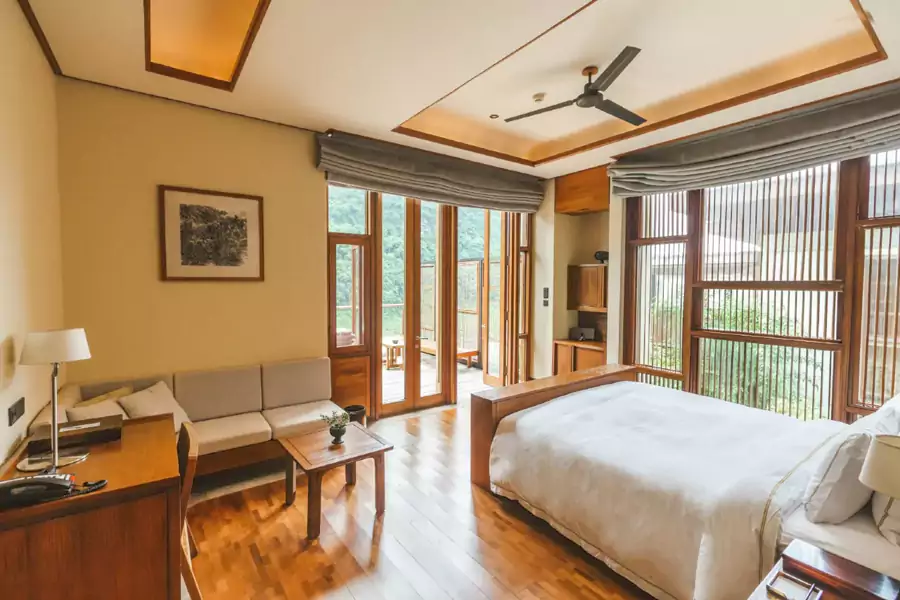 下沉式布局让每一间房都能推窗见景