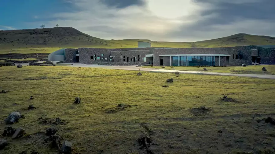 草原火山温泉酒店整体用火山岩原石打造