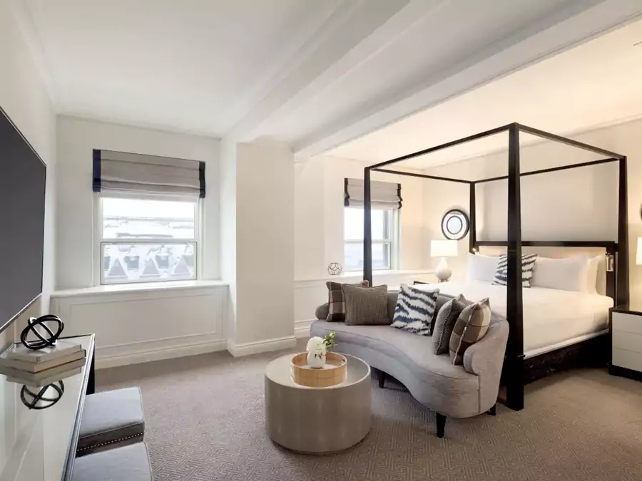 酒店拥有 610 间客房与套房，每一间都是古典与现代的对话