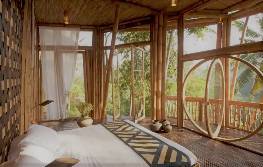 十余栋竹屋高低错落,以当地常见的竹子为核心材料 十余栋竹屋高低错落,以当地常见的竹子为核心材料