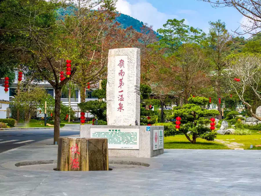 最不能错过的就是那口活了几百年的泉眼