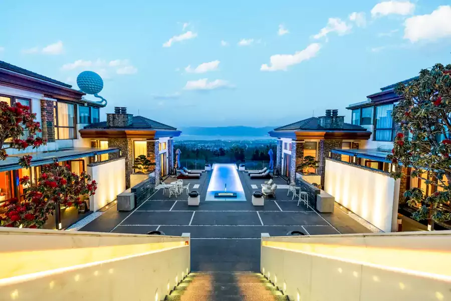 抬眼便是洱海全景铺展在眼前 抬眼便是洱海全景铺展在眼前