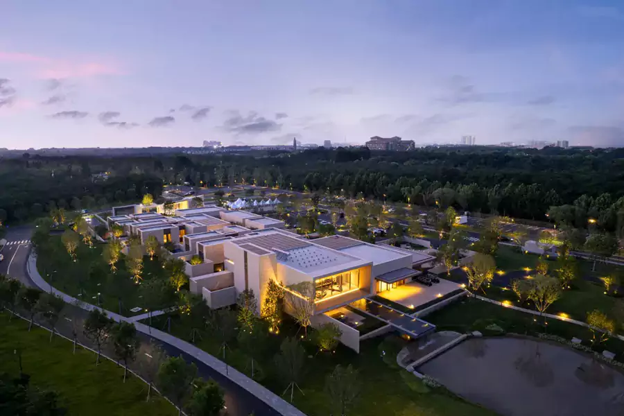 北戴河如是海英迪格酒店坐落于北戴河新区的如是海度假村内 北戴河如是海英迪格酒店坐落于北戴河新区的如是海度假村内