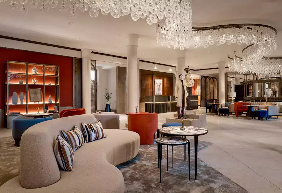 大堂,挑高的空间搭配复古吊灯 大堂,挑高的空间搭配复古吊灯