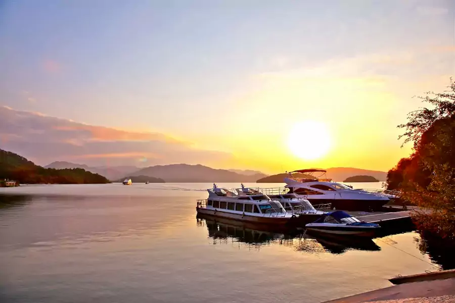 酒店拥有私家码头和专属游艇